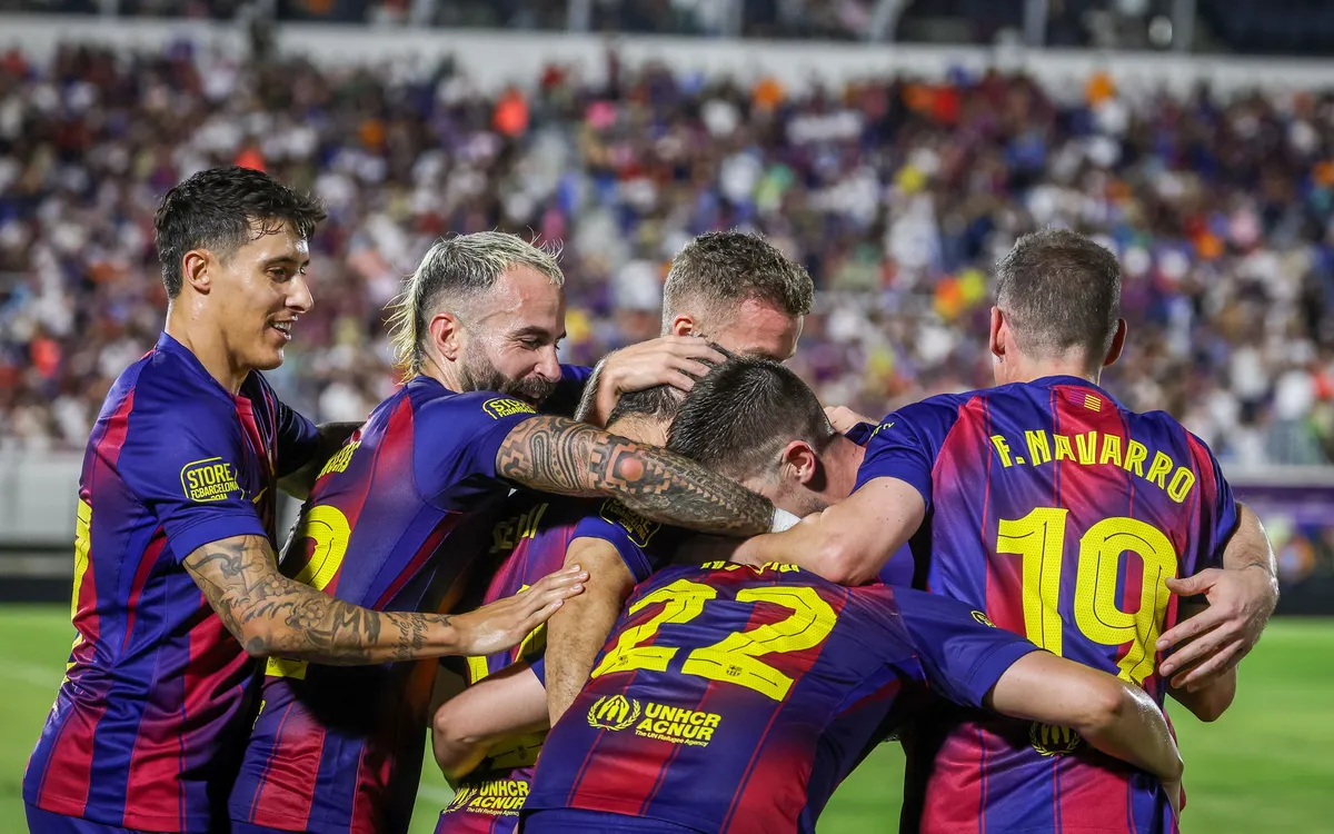 Real Madrid y Barça igualan 2-2 en histórica Noche de Leyendas en Santo Domingo