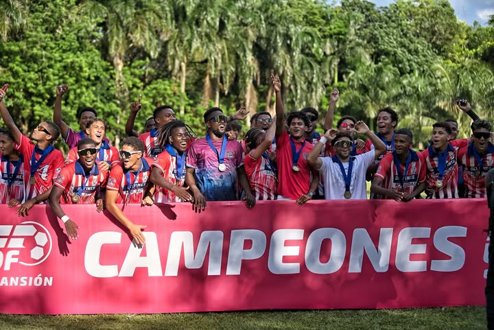 Delfines del Este FC impone su dominio y levanta el título de la LDF Expansión 2025–26 🏆