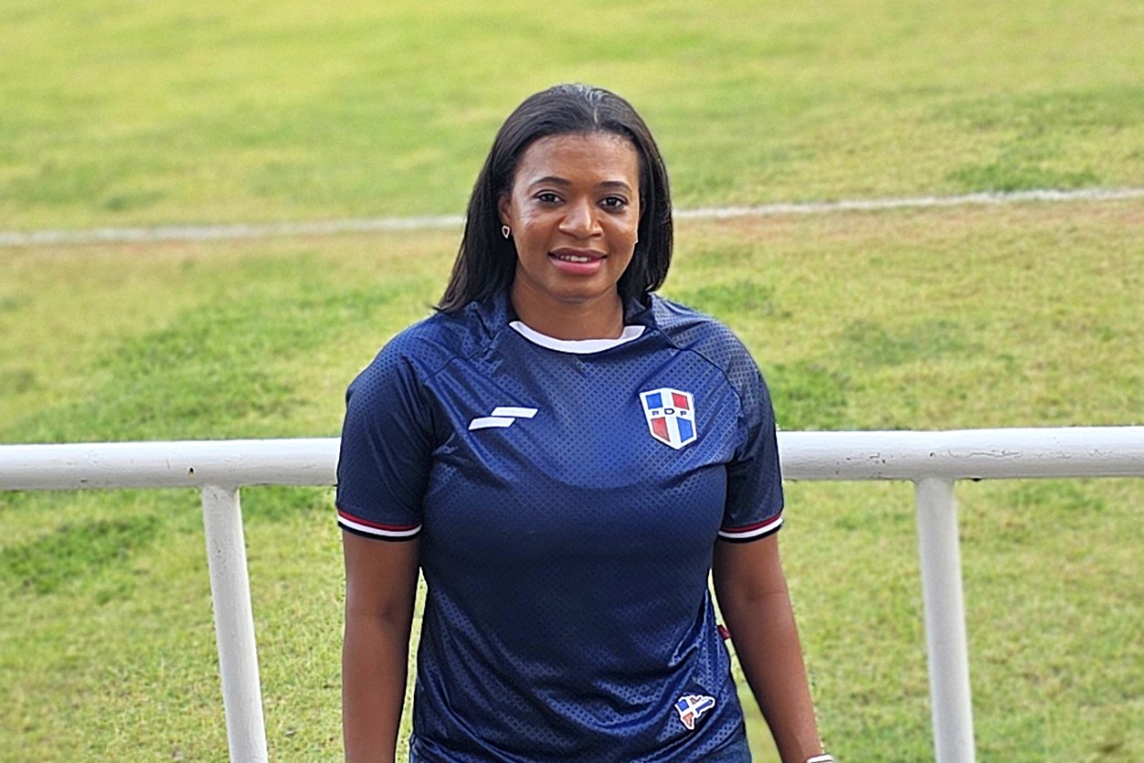 Betzaida Ubrí: la mujer que traza una ruta histórica para el fútbol femenino dominicano