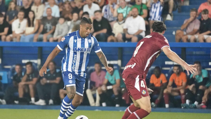 Asistencia y gol: el dominicano Mariano Díaz brilla en el arranque de LaLiga con el Alavés