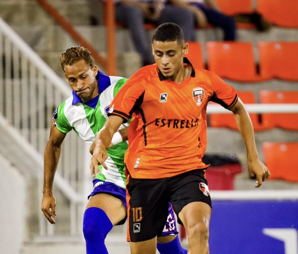 Delfines del Este sorprende a Cibao FC y lo derrota a domicilio