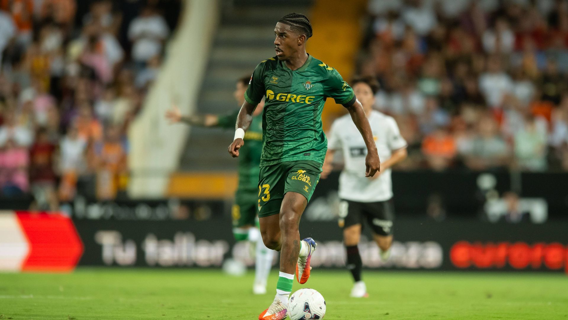 Junior Firpo, baja en el Betis por lesión muscular